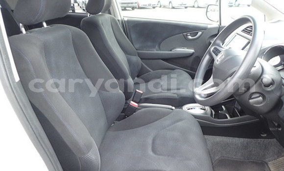 Acheter Occasion Voiture Honda FIT Blanc à Livingstone, Zambie Acheter Occasion Voiture Honda FIT Blanc à Livingstone, Zambie