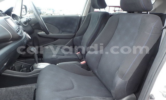 Acheter Occasion Voiture Honda FIT Blanc à Livingstone, Zambie Acheter Occasion Voiture Honda FIT Blanc à Livingstone, Zambie