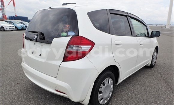 Acheter Occasion Voiture Honda FIT Blanc à Livingstone, Zambie Acheter Occasion Voiture Honda FIT Blanc à Livingstone, Zambie