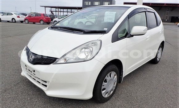 Acheter Occasion Voiture Honda FIT Blanc à Livingstone, Zambie Acheter Occasion Voiture Honda FIT Blanc à Livingstone, Zambie