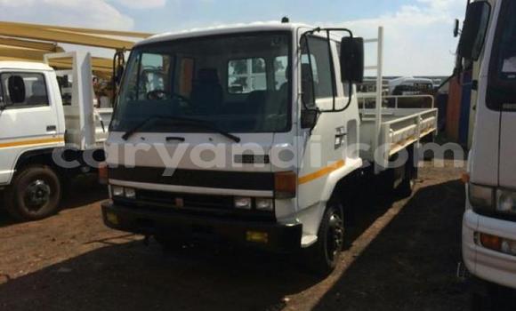 Buy Used Isuzu 117 White Car in Livingstone in Zambia