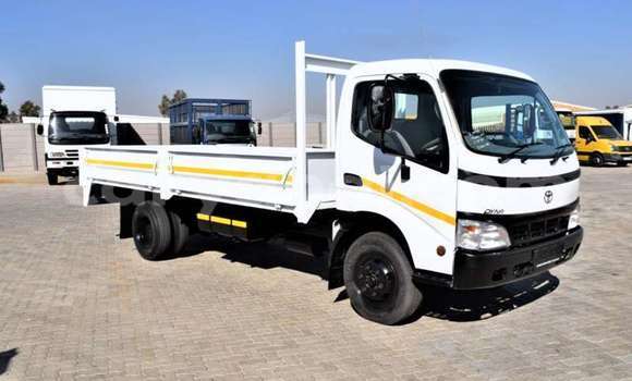 Acheter Occasion Voiture Toyota Dyna Blanc à Livingstone, Zambie Acheter Occasion Voiture Toyota Dyna Blanc à Livingstone, Zambie