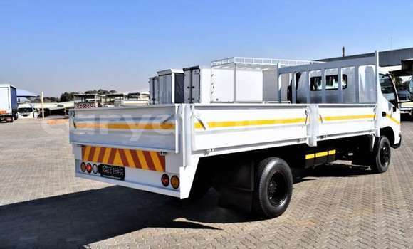 Acheter Occasion Voiture Toyota Dyna Blanc à Livingstone, Zambie Acheter Occasion Voiture Toyota Dyna Blanc à Livingstone, Zambie