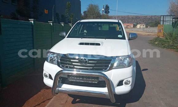 Buy Used Toyota Hilux White Car in Lusaka in Zambia Buy Used Toyota Hilux White Car in Lusaka in Zambia