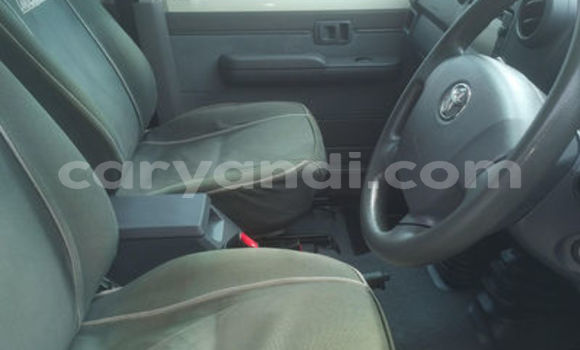 Acheter Occasion Voiture Toyota Land Cruiser Blanc à Lusaka, Zambie Acheter Occasion Voiture Toyota Land Cruiser Blanc à Lusaka, Zambie