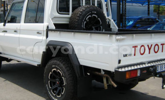Acheter Occasion Voiture Toyota Land Cruiser Blanc à Lusaka, Zambie Acheter Occasion Voiture Toyota Land Cruiser Blanc à Lusaka, Zambie