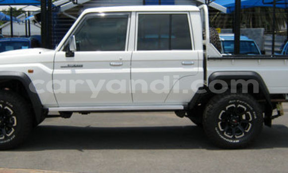 Acheter Occasion Voiture Toyota Land Cruiser Blanc à Lusaka, Zambie Acheter Occasion Voiture Toyota Land Cruiser Blanc à Lusaka, Zambie