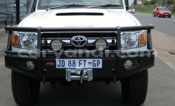 Acheter Occasion Voiture Toyota Land Cruiser Blanc à Lusaka, Zambie Acheter Occasion Voiture Toyota Land Cruiser Blanc à Lusaka, Zambie