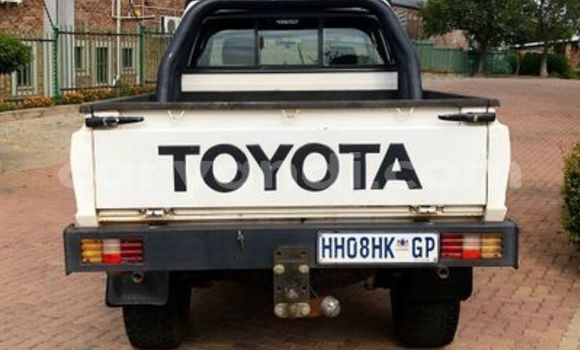 Buy Used Toyota Hilux White Car in Livingstone in Zambia Buy Used Toyota Hilux White Car in Livingstone in Zambia