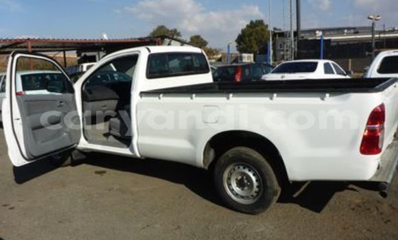 Nunua Ilio tumika Toyota Hilux Nyeupe Gari ndani ya Chinsali nchini Kaskazini Nunua Ilio tumika Toyota Hilux Nyeupe Gari ndani ya Chinsali nchini Kaskazini