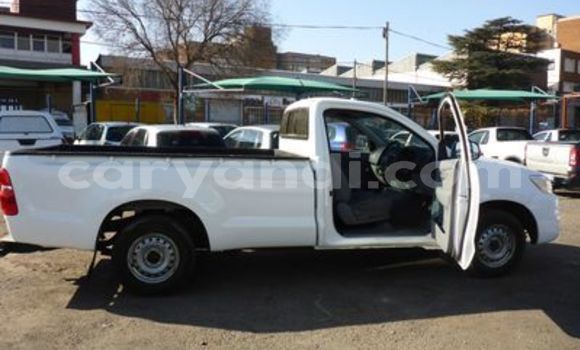 Nunua Ilio tumika Toyota Hilux Nyeupe Gari ndani ya Chinsali nchini Kaskazini Nunua Ilio tumika Toyota Hilux Nyeupe Gari ndani ya Chinsali nchini Kaskazini