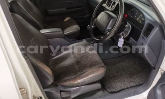 Acheter Occasion Voiture Toyota Hilux Blanc à Livingstone, Zambie Acheter Occasion Voiture Toyota Hilux Blanc à Livingstone, Zambie