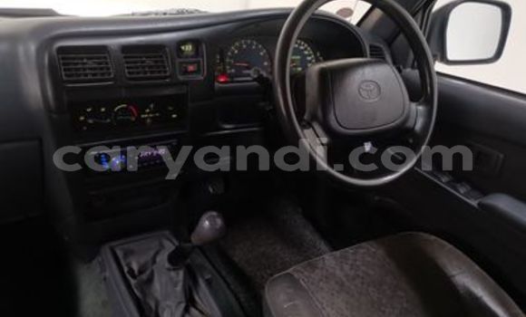Acheter Occasion Voiture Toyota Hilux Blanc à Livingstone, Zambie Acheter Occasion Voiture Toyota Hilux Blanc à Livingstone, Zambie