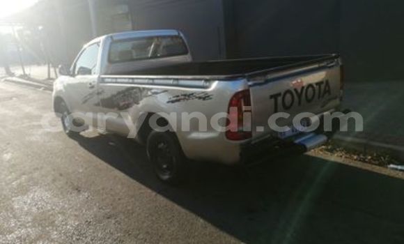 Nunua Ilio tumika Toyota Hilux Fedha Gari ndani ya Livingstone nchini Zambia Nunua Ilio tumika Toyota Hilux Fedha Gari ndani ya Livingstone nchini Zambia