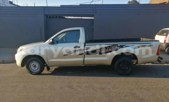 Nunua Ilio tumika Toyota Hilux Fedha Gari ndani ya Livingstone nchini Zambia Nunua Ilio tumika Toyota Hilux Fedha Gari ndani ya Livingstone nchini Zambia