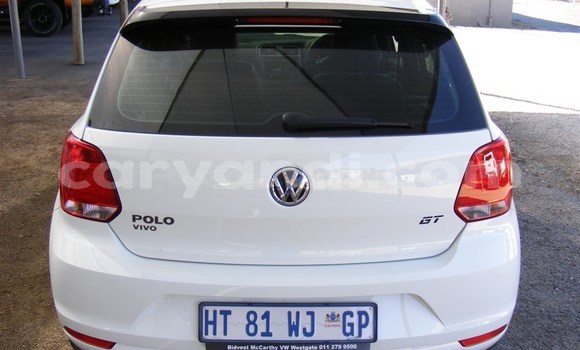 Acheter Occasion Voiture Volkswagen Polo Blanc à Livingstone, Zambie Acheter Occasion Voiture Volkswagen Polo Blanc à Livingstone, Zambie
