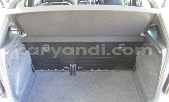 Acheter Occasion Voiture Volkswagen Polo Blanc à Livingstone, Zambie Acheter Occasion Voiture Volkswagen Polo Blanc à Livingstone, Zambie