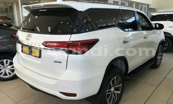 Nunua Ilio tumika Toyota Fortuner Nyeupe Gari ndani ya Lusaka nchini Zambia Nunua Ilio tumika Toyota Fortuner Nyeupe Gari ndani ya Lusaka nchini Zambia