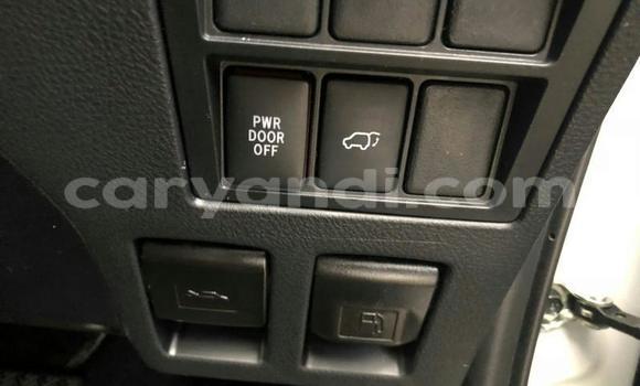 Nunua Ilio tumika Toyota Fortuner Nyeupe Gari ndani ya Lusaka nchini Zambia Nunua Ilio tumika Toyota Fortuner Nyeupe Gari ndani ya Lusaka nchini Zambia