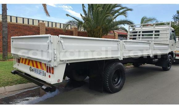 Acheter Occasion Utilitaire Nissan UD Blanc à Kitwe, Zambie Acheter Occasion Utilitaire Nissan UD Blanc à Kitwe, Zambie