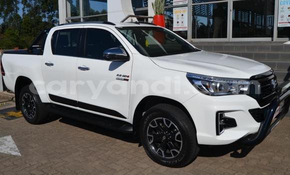 Nunua Ilio tumika Toyota Hilux Nyeupe Gari ndani ya Chingola nchini Zambia