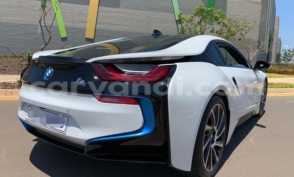 Acheter Occasion Voiture BMW i8 Blanc à Livingstone, Zambie Acheter Occasion Voiture BMW i8 Blanc à Livingstone, Zambie