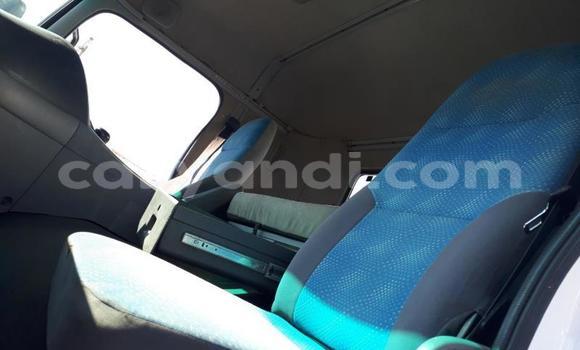 Acheter Occasion Utilitaire Nissan UD Blanc à Livingstone, Zambie Acheter Occasion Utilitaire Nissan UD Blanc à Livingstone, Zambie