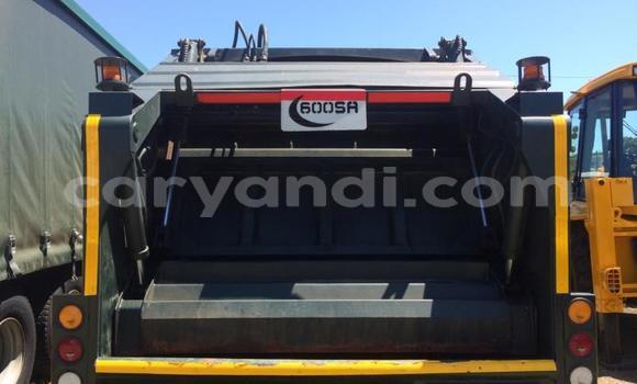 Acheter Occasion Utilitaire Nissan UD Blanc à Livingstone, Zambie Acheter Occasion Utilitaire Nissan UD Blanc à Livingstone, Zambie