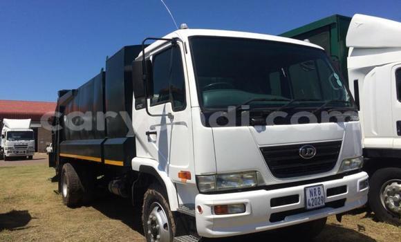 Acheter Occasion Utilitaire Nissan UD Blanc à Livingstone, Zambie Acheter Occasion Utilitaire Nissan UD Blanc à Livingstone, Zambie