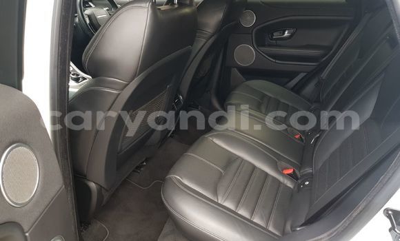 Acheter Occasion Voiture Land Rover Range Rover Evoque Blanc à Livingstone, Zambie Acheter Occasion Voiture Land Rover Range Rover Evoque Blanc à Livingstone, Zambie