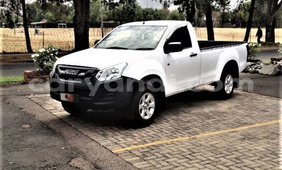 Tenga Tsaru Isuzu KB Chena Mota in Chilanga in Lusaka