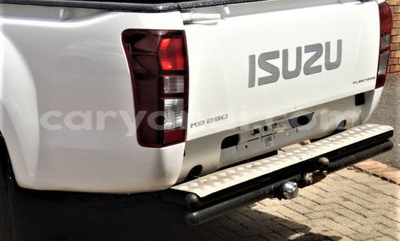Acheter Occasion Voiture Isuzu KB Blanc à Chilanga, Lusaka Acheter Occasion Voiture Isuzu KB Blanc à Chilanga, Lusaka