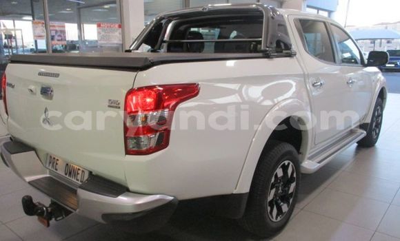 Acheter Occasion Voiture Mitsubishi Triton Blanc à Chilanga, Lusaka Acheter Occasion Voiture Mitsubishi Triton Blanc à Chilanga, Lusaka