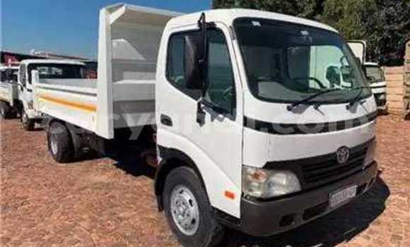 Acheter Occasion Utilitaire Toyota Dyna Blanc à Livingstone, Zambie Acheter Occasion Utilitaire Toyota Dyna Blanc à Livingstone, Zambie