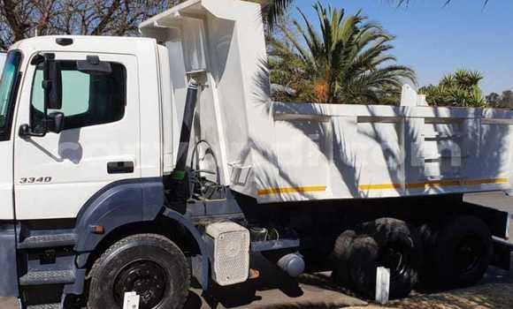 Buy Used Mercedes–Benz Truck White Truck in Livingstone in Zambia Buy Used Mercedes–Benz Truck White Truck in Livingstone in Zambia