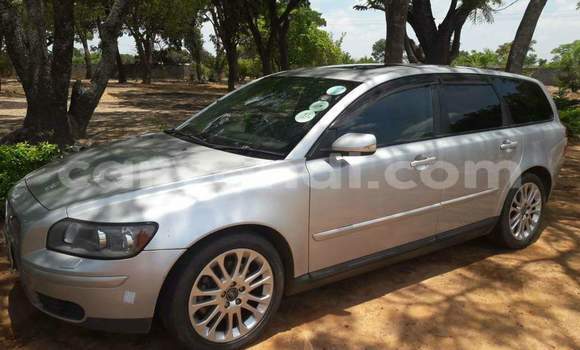 Buy Used Volvo V40 Silver Car in Kabwe in Zambia