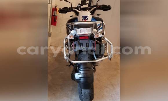 Acheter Neuf Moto Kawasaki Z 1000 Bleu à Lusaka, Zambie Acheter Neuf Moto Kawasaki Z 1000 Bleu à Lusaka, Zambie