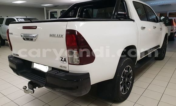 Acheter Occasion Voiture Toyota Hilux Blanc à Livingstone, Zambie Acheter Occasion Voiture Toyota Hilux Blanc à Livingstone, Zambie