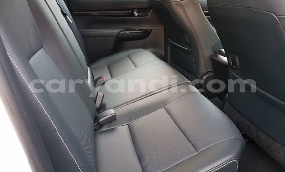 Acheter Occasion Voiture Toyota Hilux Blanc à Livingstone, Zambie Acheter Occasion Voiture Toyota Hilux Blanc à Livingstone, Zambie