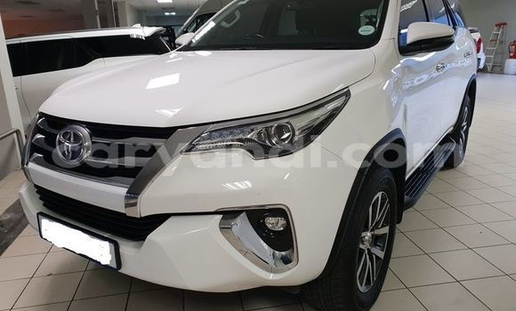 Acheter Occasion Voiture Toyota Fortuner Blanc à Livingstone, Zambie Acheter Occasion Voiture Toyota Fortuner Blanc à Livingstone, Zambie