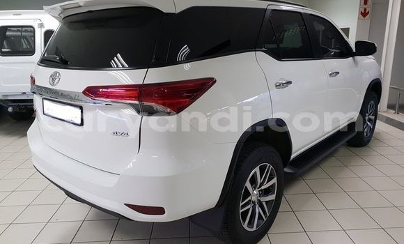 Acheter Occasion Voiture Toyota Fortuner Blanc à Livingstone, Zambie Acheter Occasion Voiture Toyota Fortuner Blanc à Livingstone, Zambie