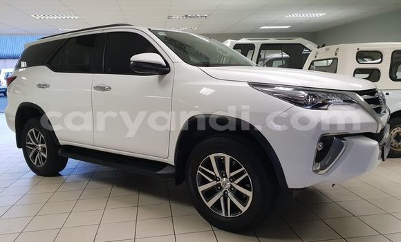 Acheter Occasion Voiture Toyota Fortuner Blanc à Livingstone, Zambie Acheter Occasion Voiture Toyota Fortuner Blanc à Livingstone, Zambie