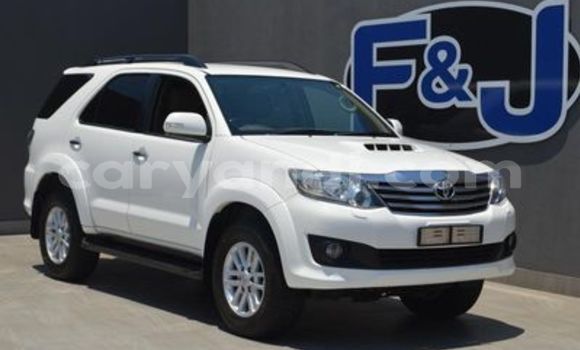 Nunua Ilio tumika Toyota Fortuner Nyeupe Gari ndani ya Livingstone nchini Zambia Nunua Ilio tumika Toyota Fortuner Nyeupe Gari ndani ya Livingstone nchini Zambia