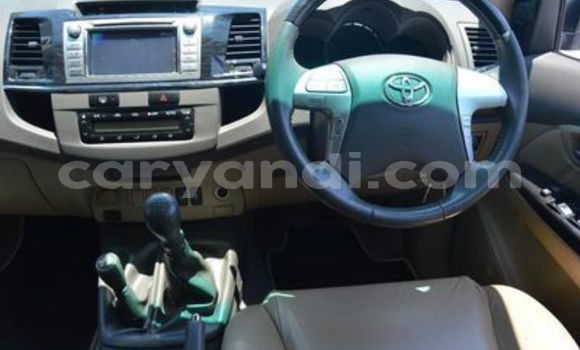 Acheter Occasion Voiture Toyota Fortuner Blanc à Livingstone, Zambie Acheter Occasion Voiture Toyota Fortuner Blanc à Livingstone, Zambie