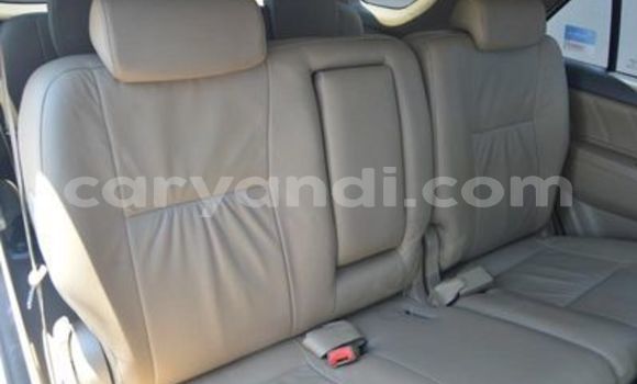 Acheter Occasion Voiture Toyota Fortuner Blanc à Livingstone, Zambie Acheter Occasion Voiture Toyota Fortuner Blanc à Livingstone, Zambie