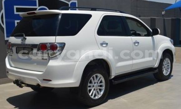 Acheter Occasion Voiture Toyota Fortuner Blanc à Livingstone, Zambie Acheter Occasion Voiture Toyota Fortuner Blanc à Livingstone, Zambie