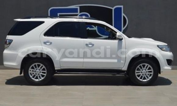 Acheter Occasion Voiture Toyota Fortuner Blanc à Livingstone, Zambie Acheter Occasion Voiture Toyota Fortuner Blanc à Livingstone, Zambie