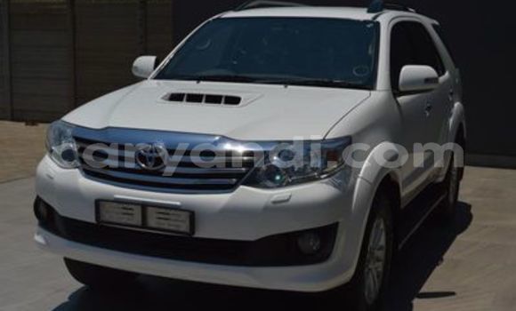 Acheter Occasion Voiture Toyota Fortuner Blanc à Livingstone, Zambie Acheter Occasion Voiture Toyota Fortuner Blanc à Livingstone, Zambie