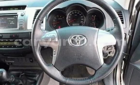 Acheter Occasion Voiture Toyota Hilux Gris à Livingstone, Zambie Acheter Occasion Voiture Toyota Hilux Gris à Livingstone, Zambie