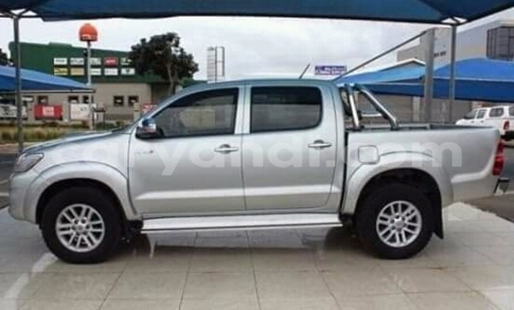 Acheter Occasion Voiture Toyota Hilux Gris à Livingstone, Zambie Acheter Occasion Voiture Toyota Hilux Gris à Livingstone, Zambie